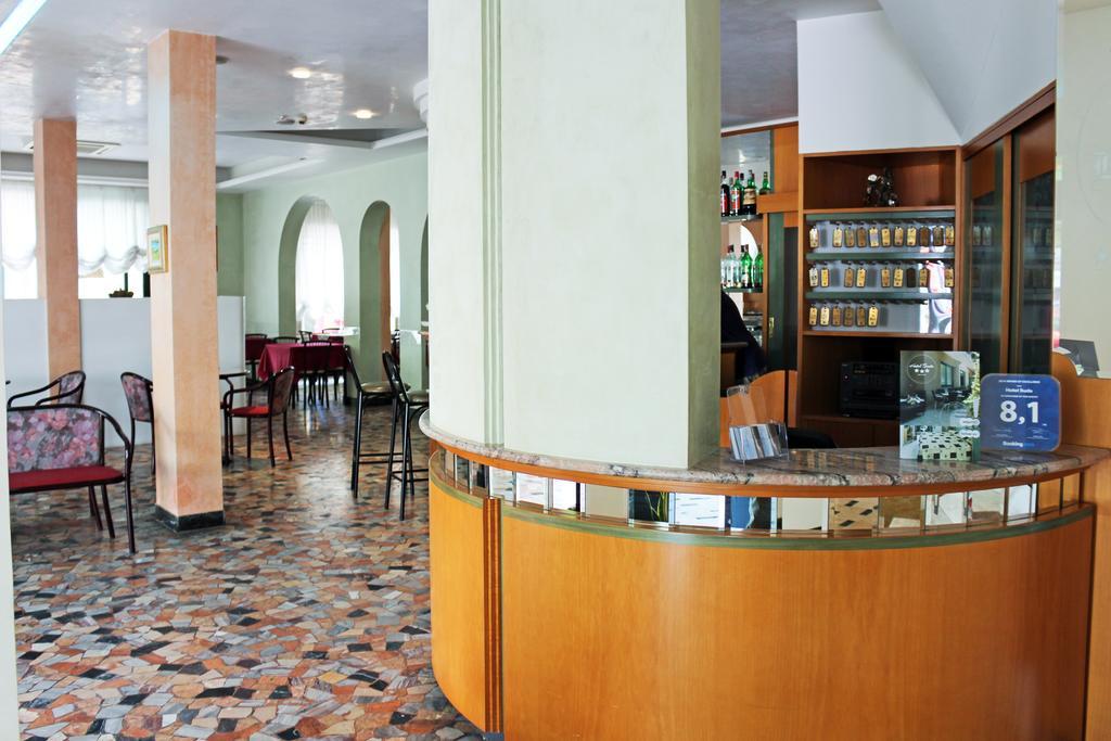 Hotel Buda Bellaria-Igea Marina Buitenkant foto